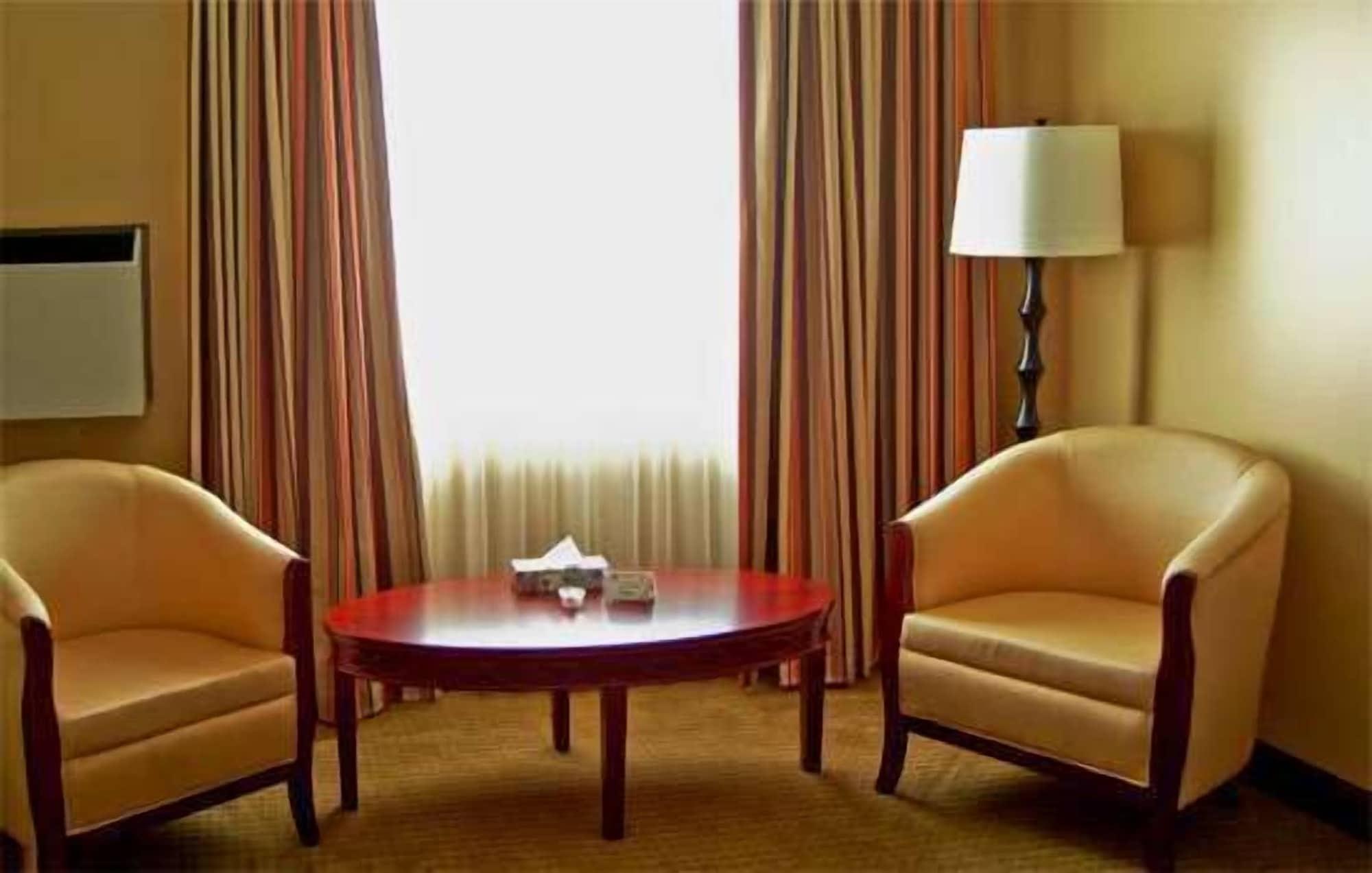 Coast Fraser Inn Williams Lake Room photo