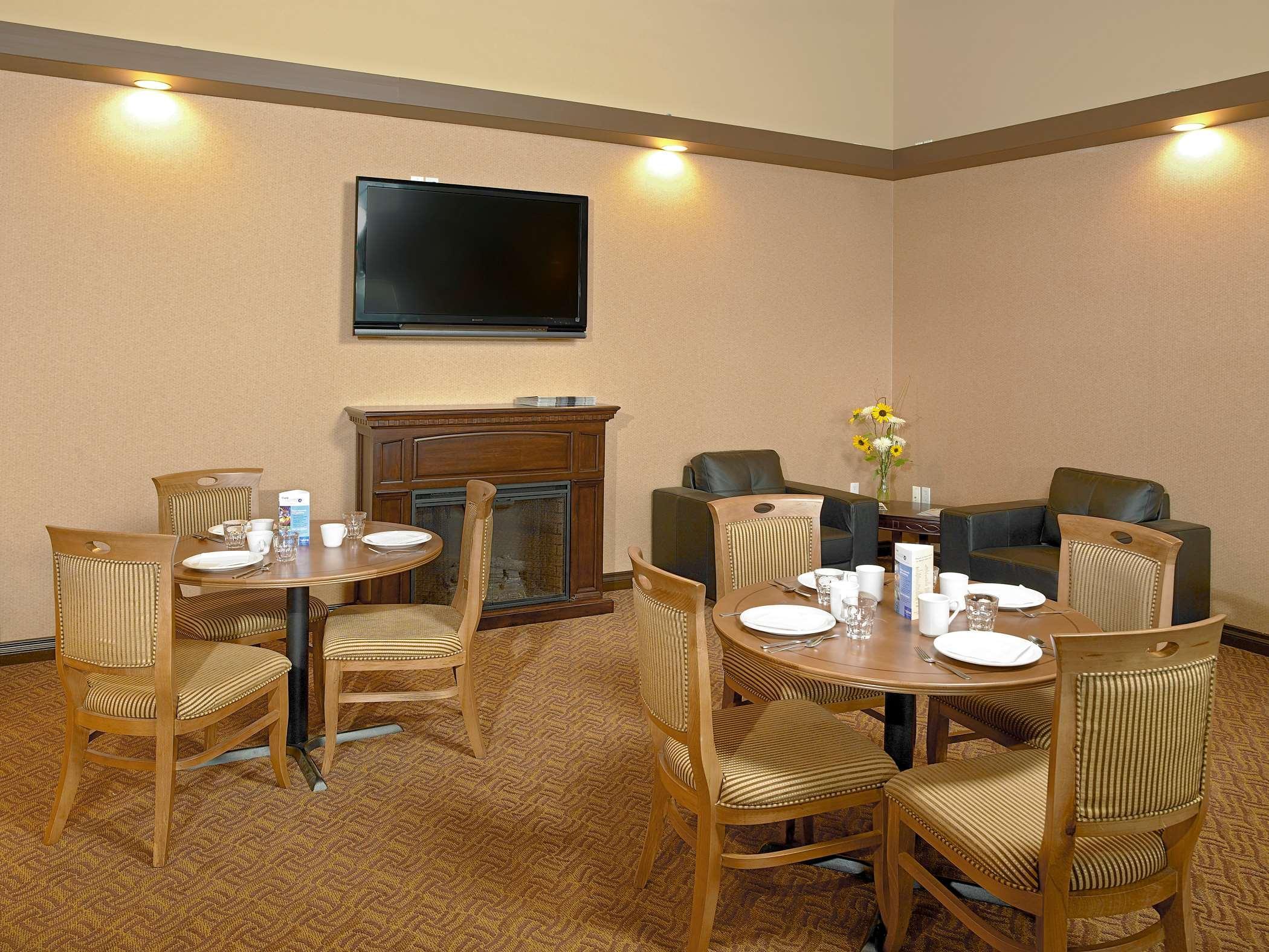 Coast Fraser Inn Williams Lake Restaurant photo