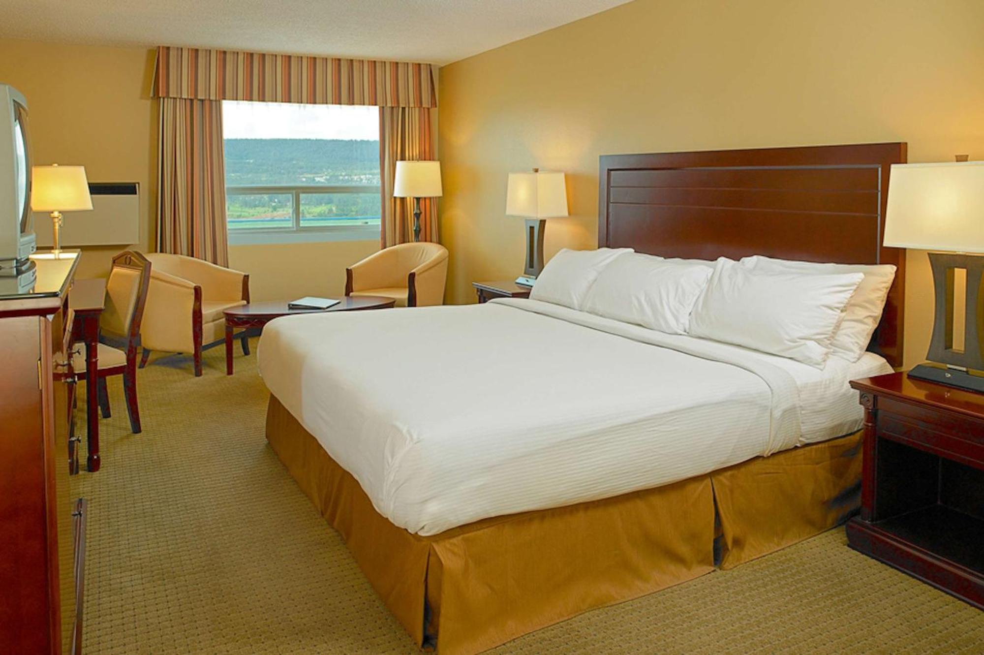 Coast Fraser Inn Williams Lake Room photo